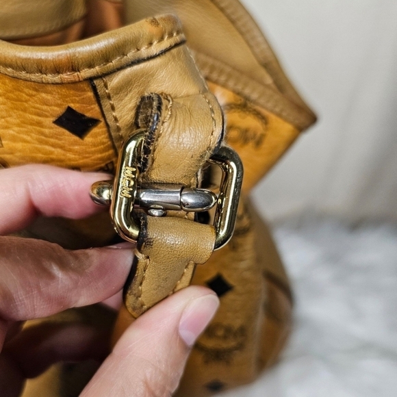 🤎🔹️ MCM 🔹️VISETOS BUCKET/ HANDBAG (missing Long Croasbody strap) ✨️🤎 - Picture 3 of 12